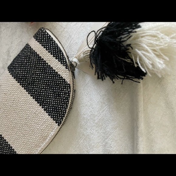 Textured clutch - Picture 2 of 3